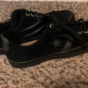 Black one star converse